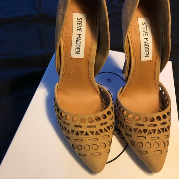 Suede Pumps! - Picture 7 of 7